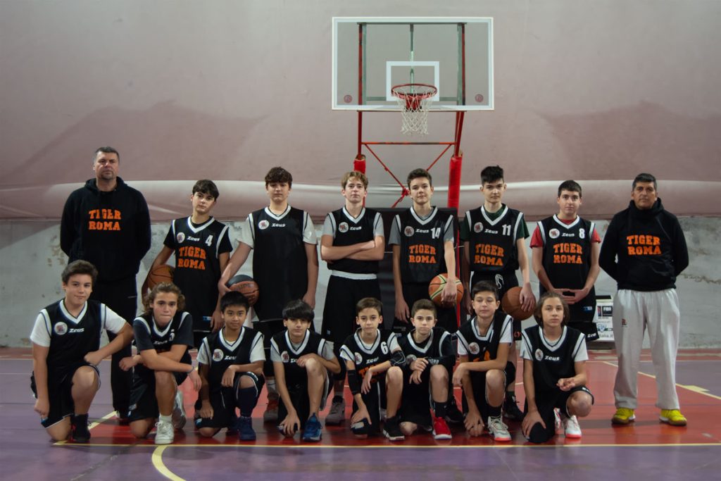 Foto di gruppo della Tiger Roma Basket Under 15 Silver